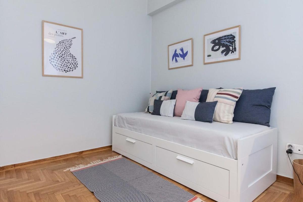 Pagrati Urban Oasis Getaway 2Bd Apt With Balcony เอเธนส์ ภายนอก รูปภาพ