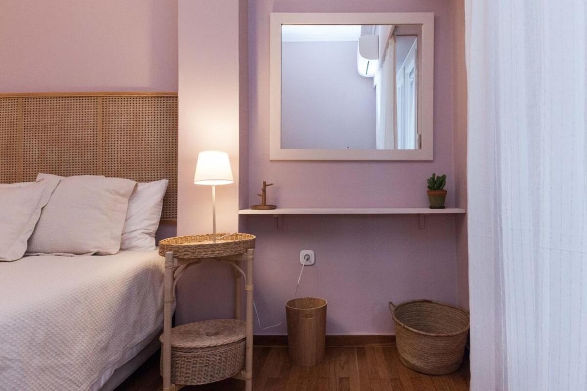 Pagrati Urban Oasis Getaway 2Bd Apt With Balcony เอเธนส์ ภายนอก รูปภาพ