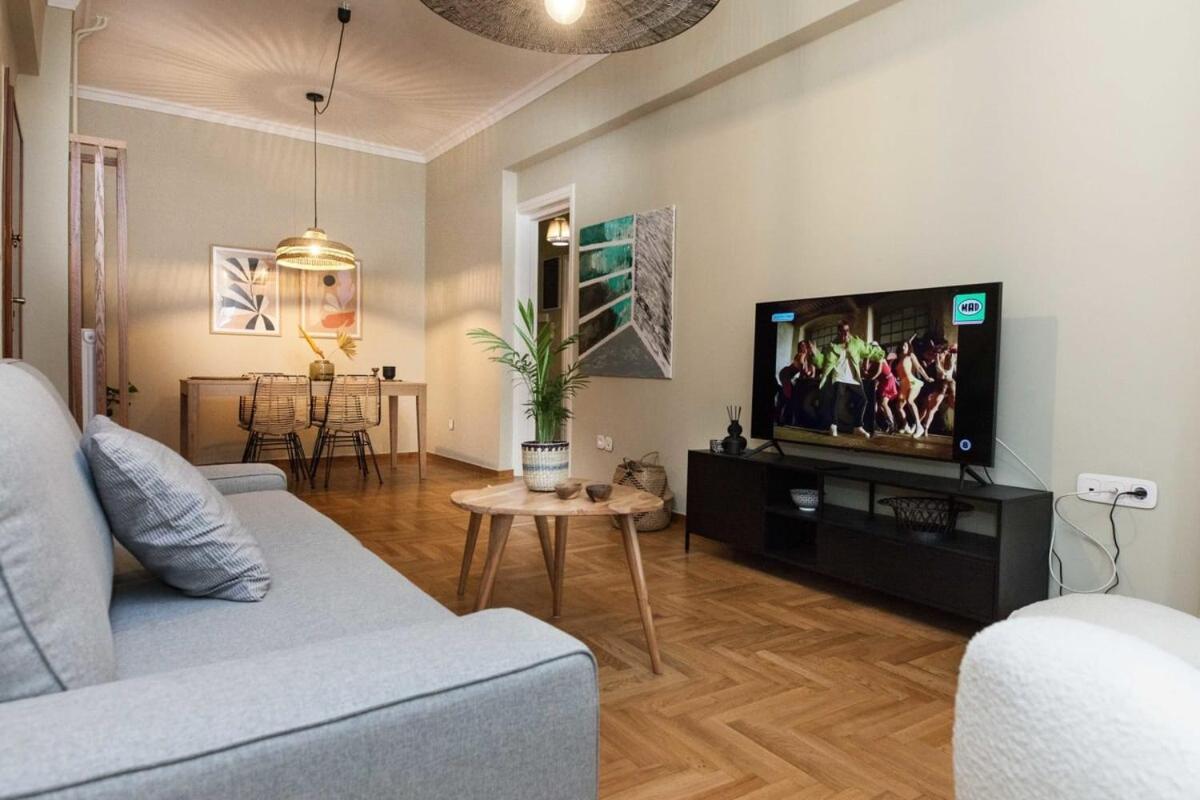 Pagrati Urban Oasis Getaway 2Bd Apt With Balcony เอเธนส์ ภายนอก รูปภาพ