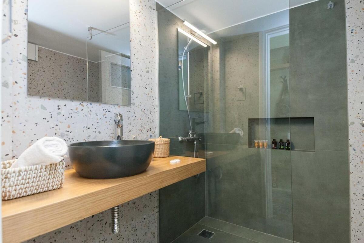 Pagrati Urban Oasis Getaway 2Bd Apt With Balcony เอเธนส์ ภายนอก รูปภาพ